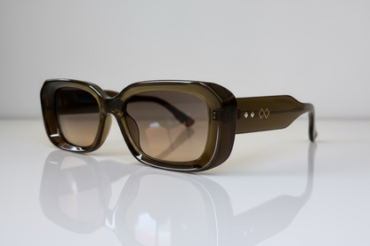 Sunglasses with rectangular shape. Olive green color, light blue lenses, for all day Marbella Lifestyle.